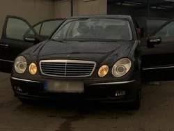 Schwarz Gebraucht 2005 Mercedes E350 Limousine | 5.700 € (Fairer Preis)