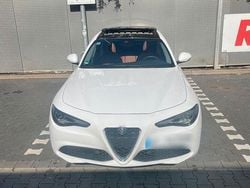 Weiß Gebraucht 2017 Alfa Romeo Giulia Super Limousine | 17.500 € (Fairer Preis)