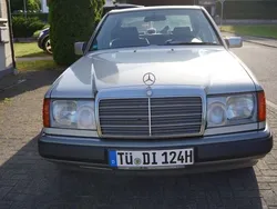 Silber Gebraucht 1990 Mercedes E200 Limousine | 4.399 €