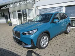 Blau Gebraucht 2024 BMW iX1 Sport Line SUV | 44.800 € (Teuer)