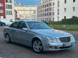 Grau Gebraucht 2003 Mercedes E220 Limousine | 2.650 € (Superpreis)