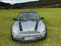 Grau Gebraucht 2003 Mini Cooper Kleinwagen | 2.750 € (Etwas zu teuer)