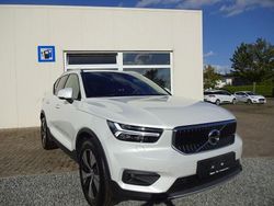 Crystal weißperleffekt (metallic) Gebraucht 2021 Volvo XC40 Momentum SUV | 23.900 € (Etwas zu teuer)