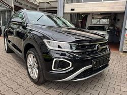 Deep black perleffekt (metallic) Gebraucht 2024 VW T-Roc Style SUV | 27.850 € (Guter Preis)