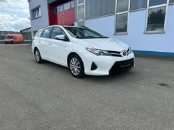 Weiß Gebraucht 2014 Toyota Auris Touring Sports Cool Kombi | 4.290 € (Fairer Preis)