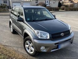 Grau Gebraucht 2004 Toyota RAV4 SUV | 7.300 € (Etwas zu teuer)