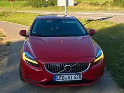 Rot Gebraucht 2016 Volvo V40 Inscription Kombi | 14.500 € (Fairer Preis)