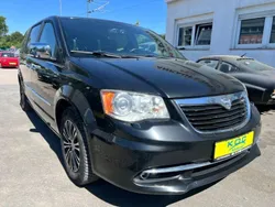 Schwarz Gebraucht 2015 Lancia Voyager S Van / Kleinbus | 10.900 € (Guter Preis)