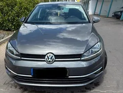 Grau Gebraucht 2017 VW Golf VII Comfortline Limousine | 13.400 €