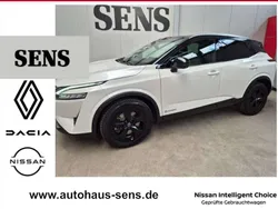 Pearl white/black m Gebraucht 2024 Nissan Qashqai Black Edition SUV | 29.920 € (Fairer Preis)