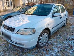 Weiß Gebraucht 1998 Opel Astra Limousine | 1.250 € (Guter Preis)