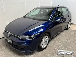 Blau Gebraucht 2024 VW Golf VIII Life Limousine | 23.936 € (Etwas zu teuer)