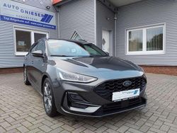 Magnetic grau Gebraucht 2024 Ford Focus ST-Line Kombi | 27.800 € (Fairer Preis)