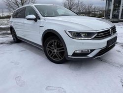 Weiß Gebraucht 2016 VW Passat Alltrack Kombi | 11.900 €