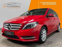 Rot Gebraucht 2012 Mercedes B200 Van / Kleinbus | 13.900 € (Etwas zu teuer)