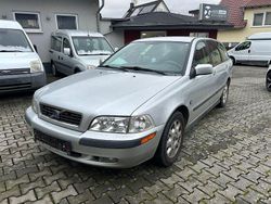 Silber Gebraucht 2003 Volvo V40 Comfort Limousine | 1.450 € (Etwas zu teuer)