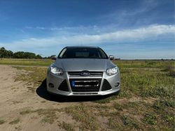 Grau Gebraucht 2013 Ford Focus SYNC Edition Limousine | 6.500 € (Fairer Preis)