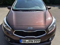 Braun Gebraucht 2014 Kia Ceed FIFA World Cup Edition Limousine | 9.900 € (Fairer Preis)