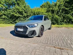 Grau Gebraucht 2023 Audi A1 Sportback S-Line Kleinwagen | 31.500 € (Etwas zu teuer)
