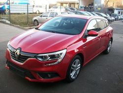 Rot Gebraucht 2018 Renault Mégane IV Business Limousine | 8.350 € (Fairer Preis)