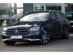 Matt olive green (metallic) Gebraucht 2020 Mercedes E300 Avantgarde Kombi | 28.900 € (Teuer)