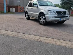 Silber Gebraucht 2003 Mercedes ML270 SUV | 3.050 €
