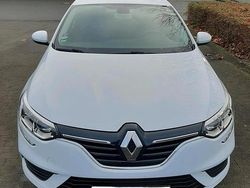 Weiß Gebraucht 2017 Renault Mégane GrandTour Life Kombi | 8.250 € (Fairer Preis)