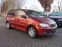 Wild cherry red metallic Gebraucht 2009 VW Touran Highline Van / Kleinbus | 4.700 € (Guter Preis)