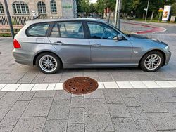 Grau Gebraucht 2010 BMW 320 Kombi | 4.000 € (Guter Preis)