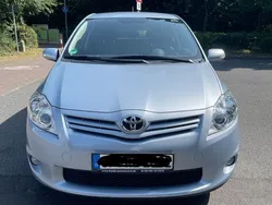 Blau Gebraucht 2011 Toyota Auris Limousine | 7.900 € (Etwas zu teuer)