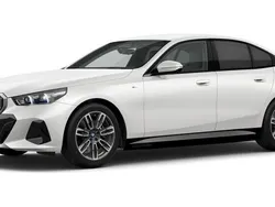 Weiß Gebraucht 2024 BMW i5 Comfort Edition Limousine | 59.836 € (Etwas zu teuer)