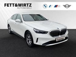 Alpinweiß Gebraucht 2024 BMW 520 Sport Line Limousine | 46.490 € (Superpreis)