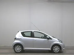Satin silver metallic Gebraucht 2014 Toyota Aygo Cool Kleinwagen | 5.590 € (Guter Preis)