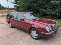 Rot Gebraucht 1999 Mercedes E320 Kombi | 6.200 €