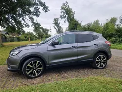 Grau Gebraucht 2016 Nissan Qashqai N-Connecta SUV | 15.000 € (Etwas zu teuer)