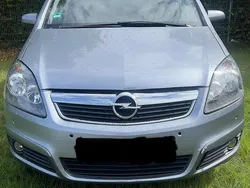 Silber Gebraucht 2006 Opel Zafira Van / Kleinbus | 2.200 € (Etwas zu teuer)