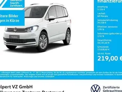 Weiß Gebraucht 2024 VW Touran Comfortline Van / Kleinbus | 32.164 € (Fairer Preis)