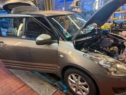 Silber Gebraucht 2013 Suzuki Swift Style Kleinwagen | 4.400 €