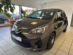 Grau Gebraucht 2016 Toyota Yaris Basis Limousine | 6.980 € (Fairer Preis)