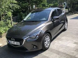 Grau Gebraucht 2016 Mazda 2 Exclusive-Line Kleinwagen | 9.850 € (Fairer Preis)
