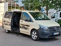 Grau Gebraucht 2022 Mercedes Vito Van / Kleinbus | 38.500 € (Teuer)