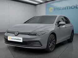 Grau Gebraucht 2022 VW Golf VIII Kleinwagen | 19.599 € (Guter Preis)