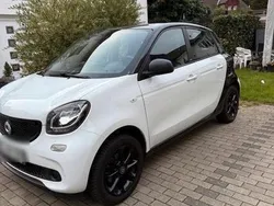 Weiß Gebraucht 2019 Smart ForFour Passion Kleinwagen | 10.999 €