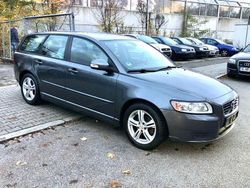 Grau Gebraucht 2011 Volvo V50 Kinetic Kombi | 2.888 € (Fairer Preis)