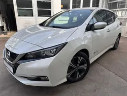 Weiß brilliant white (m) metallic Gebraucht 2020 Nissan Leaf Tekna Kleinwagen | 12.990 € (Guter Preis)