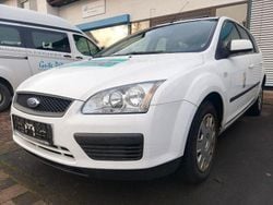 Weiß Gebraucht 2006 Ford Focus Fun X Limousine | 1.900 € (Guter Preis)