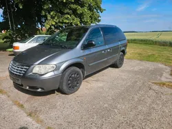 Grau Gebraucht 2005 Chrysler Voyager Van / Kleinbus | 750 € (Guter Preis)