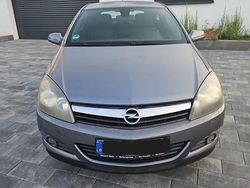 Grau Gebraucht 2006 Opel Astra GTC Basis Limousine | 1.290 €