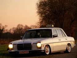 Weiß Gebraucht 1975 Mercedes W115 Limousine | 15.000 €