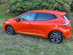 Orange Gebraucht 2023 Renault Clio V Techno Limousine | 12.850 € (Superpreis)